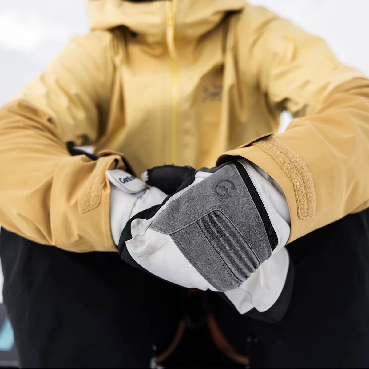 Women's GTX Storm Short Mitt - Image 7